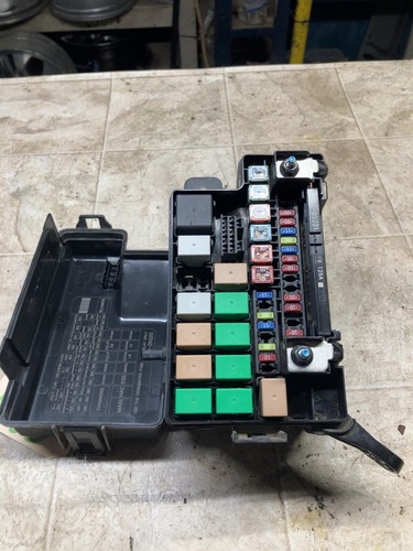 2012-2013 KIA SOUL 1.6L AUTOMATIC FUSE RELAY BOX OEM