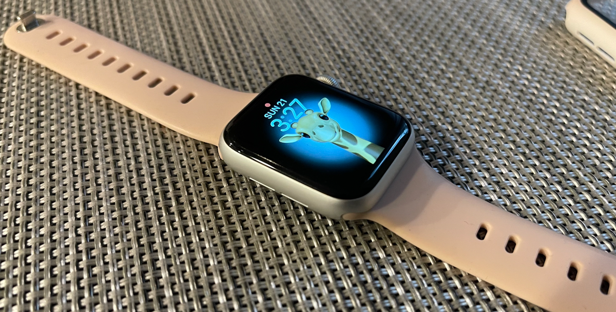 Apple Watch Nike Series 4 Bundle Silver 40mm Aluminum Case Apple Watch Nike Series 4 Bundle Silver 40mm Aluminum Case