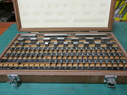 MACHINIST TOOL * GAGE BLOCK SET * MITUTOYO * BE1-81-2 * GRADE 2