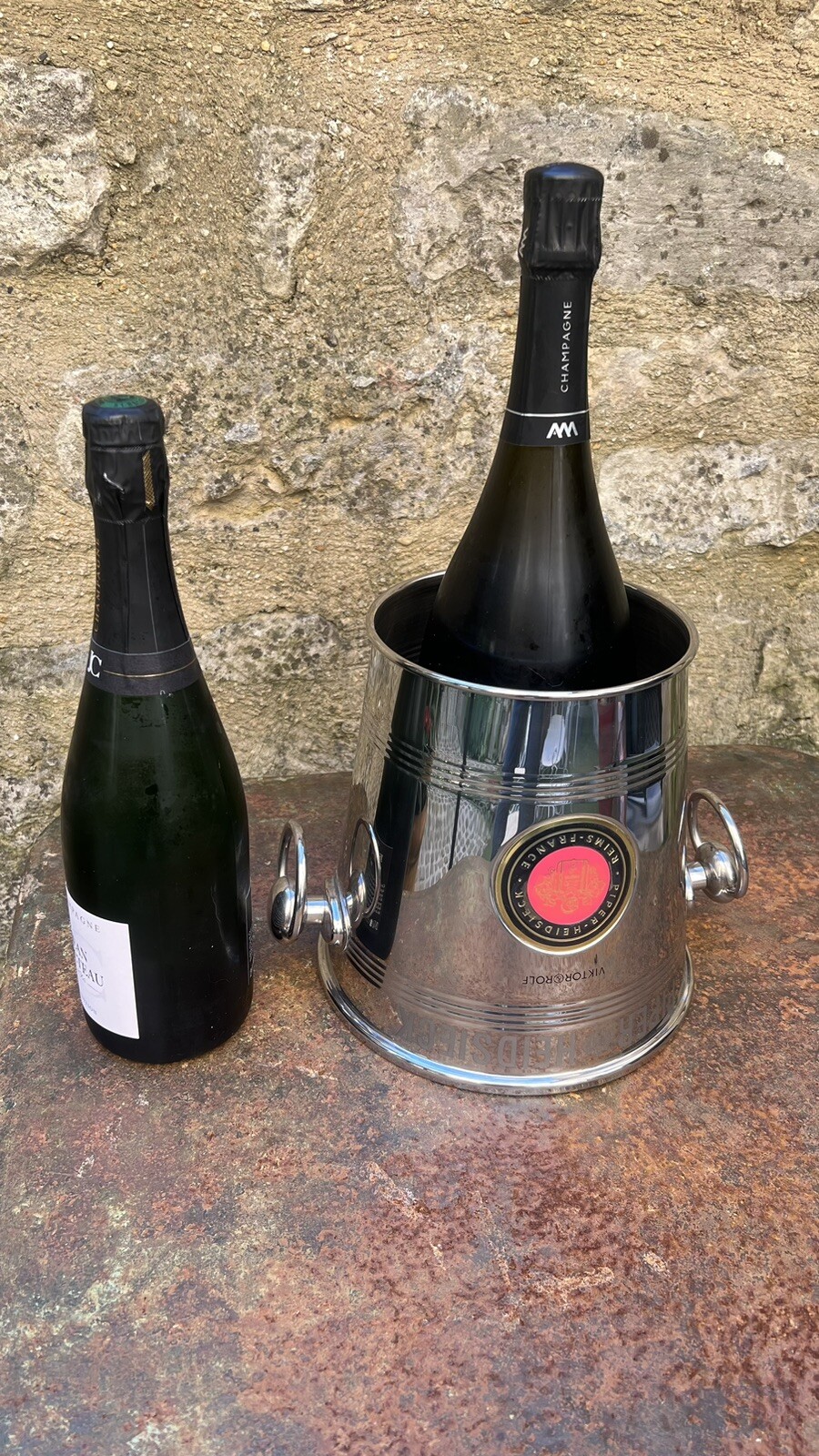 Sceau à champagne Piper-Heidsieck Viktor & Rolf pour éviter le champagne chaud à table
