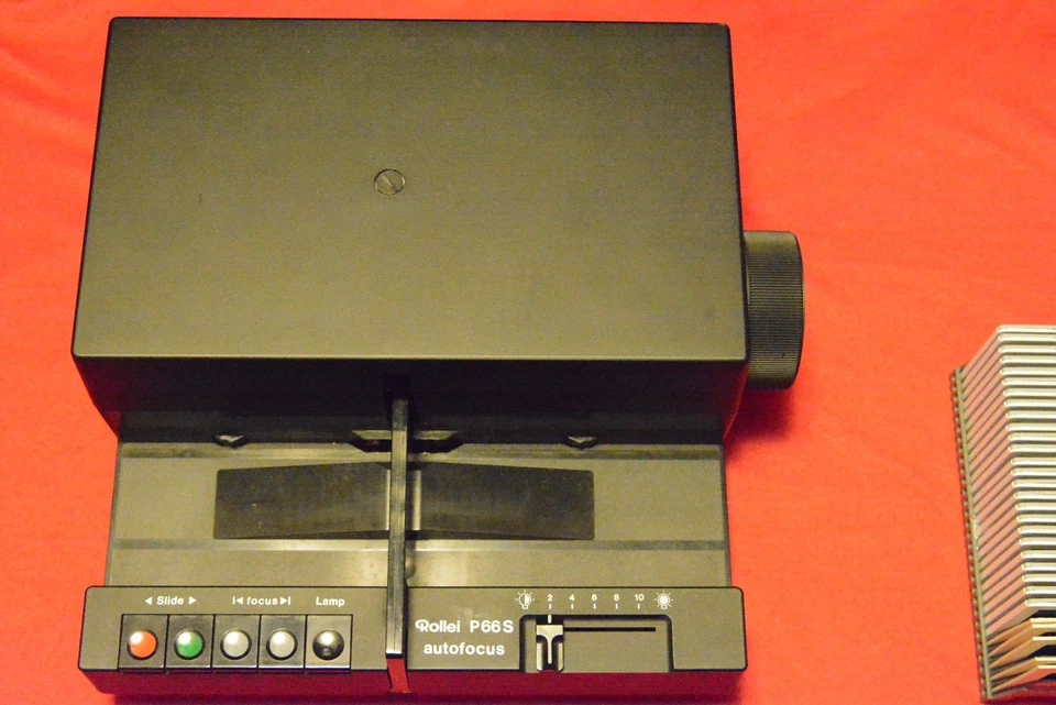 Rollei P66S medium format (2 1/4" square or 6X6cm) slide projector 250W halogen - Image 2 of 4