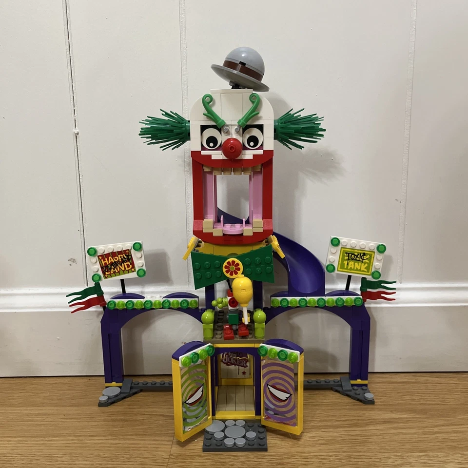 LEGO 76035 DC Comics Super Heroes Jokerland 90% completo sin Batimóvil ni Figuras Foto 2 de 4