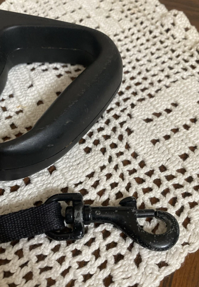 Retractable Pet Walking Leash ~ Easy Grip Handle ~ Small To Medium - Image 4 of 4