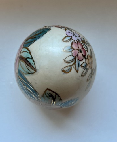 Vintage Chinese EGG Hand-Painted Raised Relief Gilt Porcelain Flowers Roses - Picture 7 of 10