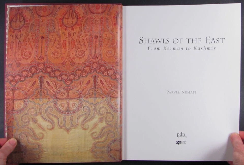 Antique Oriental Shawls Asian Textiles  Kerman Kashmir  Color illustrated Book - Image 3 of 4
