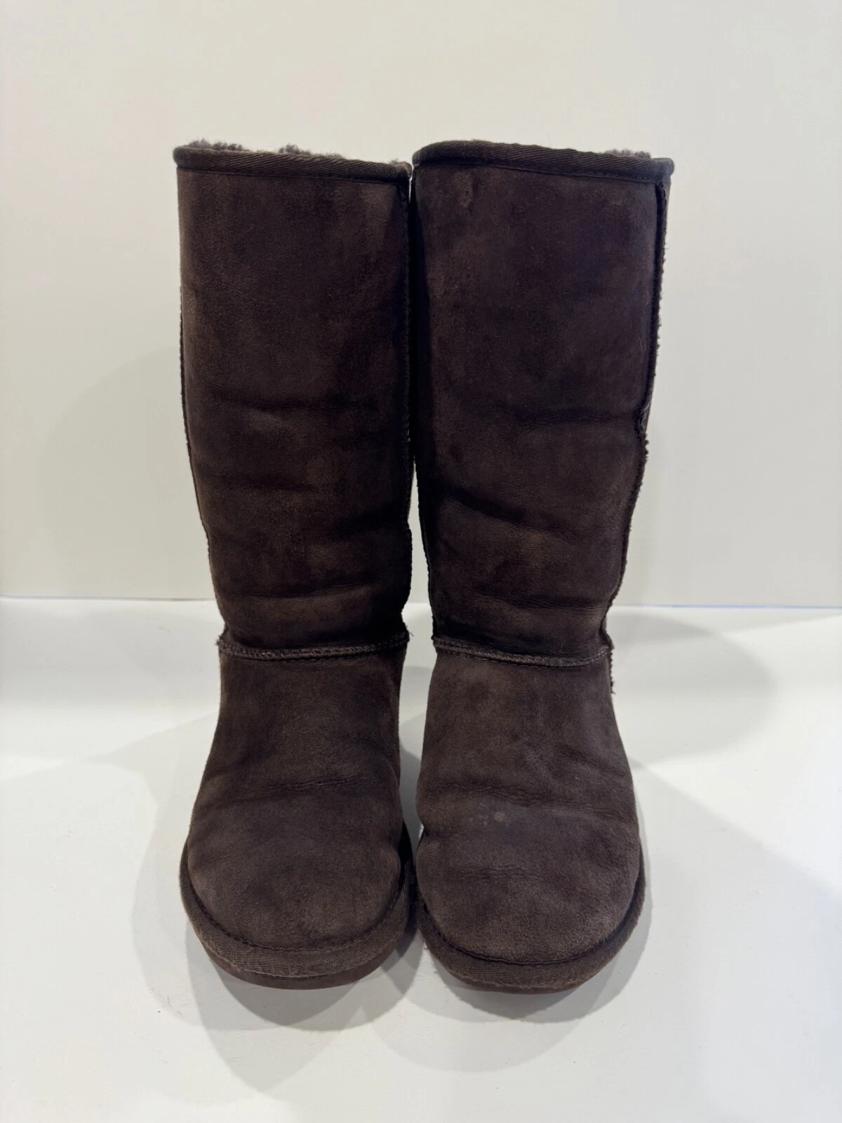 Stivali alti donna scamosciati marrone cioccolato UGGS con fodera in pelle di pecora taglia 8