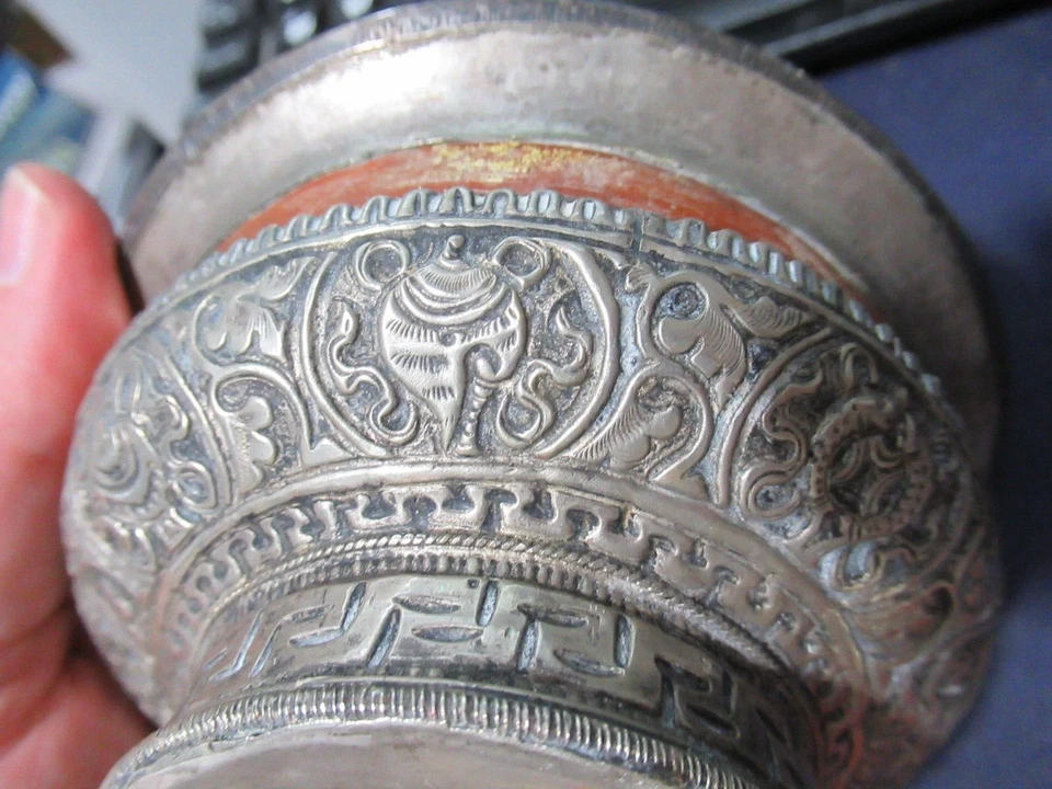 Bola antigua hecha a mano, plata sobre madera, diseños únicos, ¿asiática? Foto 3 de 4