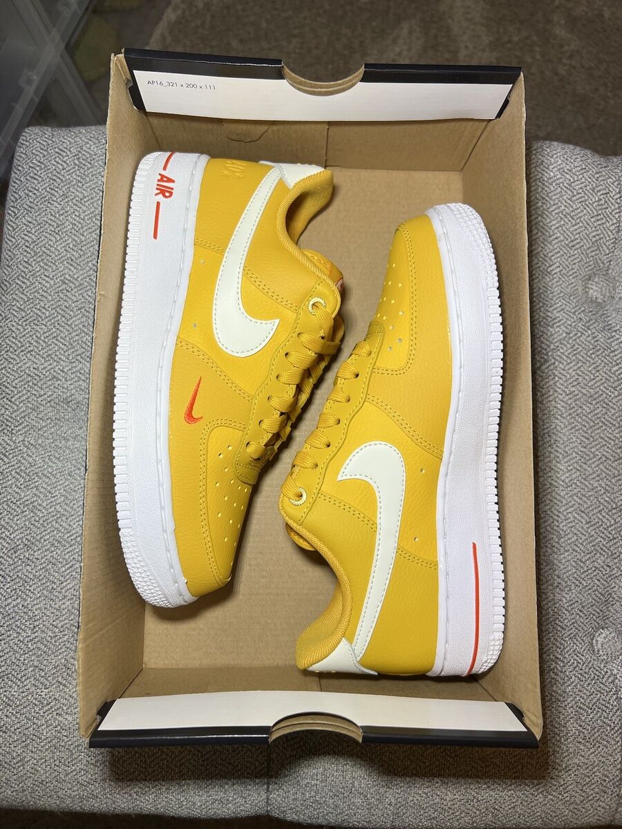 Size 7 - Nike Air Force 1 '07 SE 40th Anniversary - Yellow Size 7 - Nike Air Force 1 '07 SE 40th Anniversary - Yellow