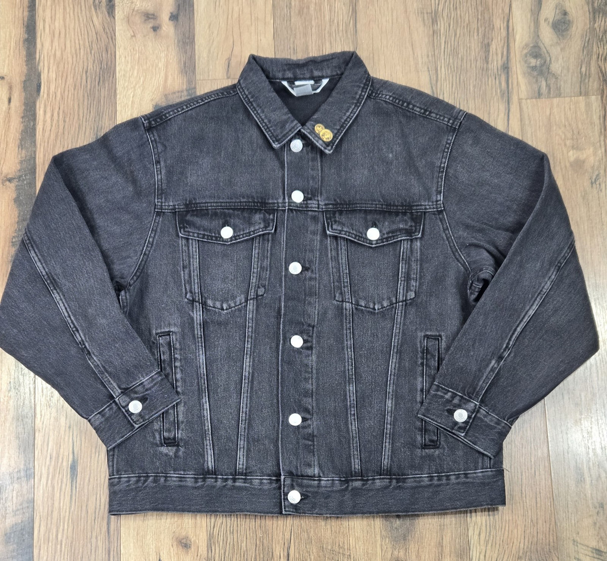 H&M Relaxed Fit Denim Jacket, Size M, Black, Sol Curves H&M Relaxed Fit Denim Jacket, Size M, Black, Sol Curves
