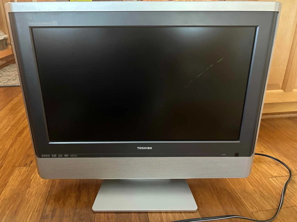 Toshiba TV DVD Gaming Combo Model 20HLV86 20” Widescreen Portable Japan 2006 - Image 2 of 4