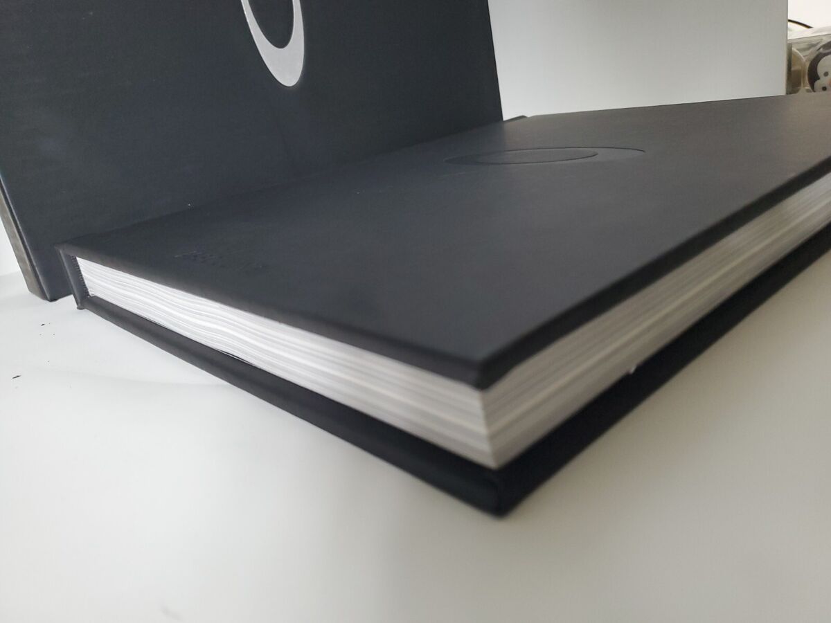 アート・デザイン・音楽 Oakley Assouline Oakley by Assouline Staff (2014, Hardcover) for sale online