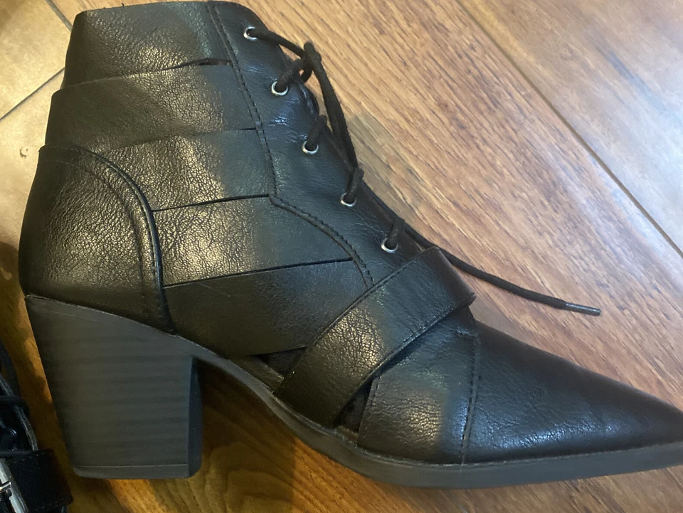 Qupid Black Lace up Booties 8.5B Vegan Leather - Image 3 of 4