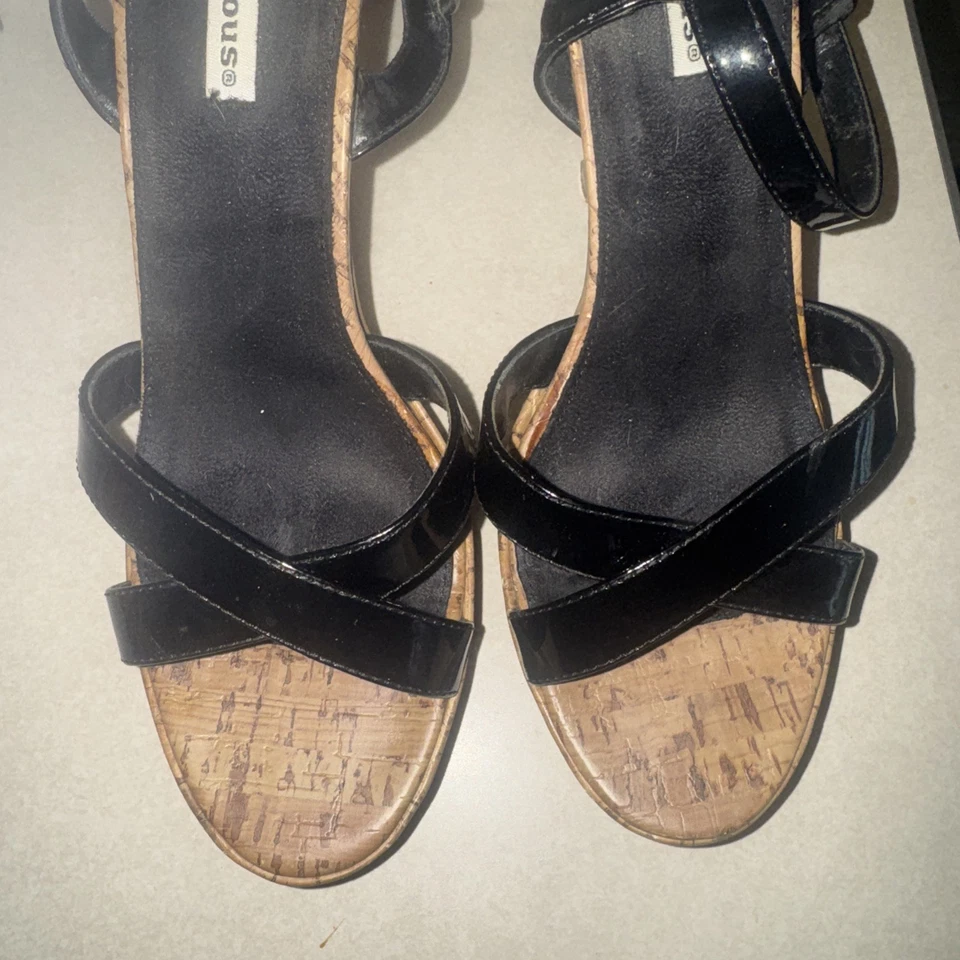 Delicious Sexy Sandalias Negras con Tiras Borde Alto Corcho 8 1/2 Foto 2 de 4