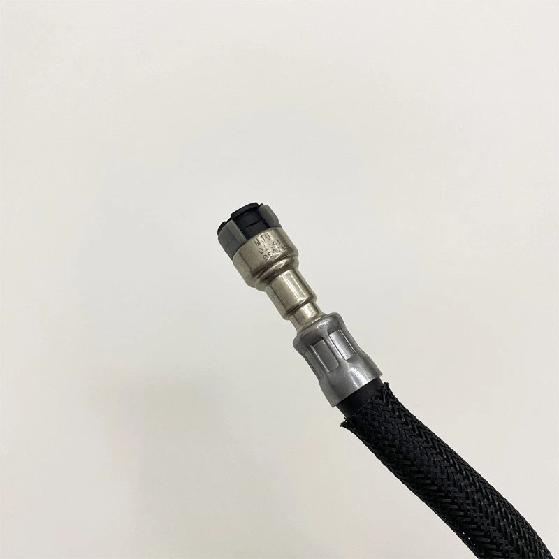 Nueva línea de entrada de manguera de combustible a bomba de combustible de alta presión para BMW 550i 650i 750Li Foto 2 de 4