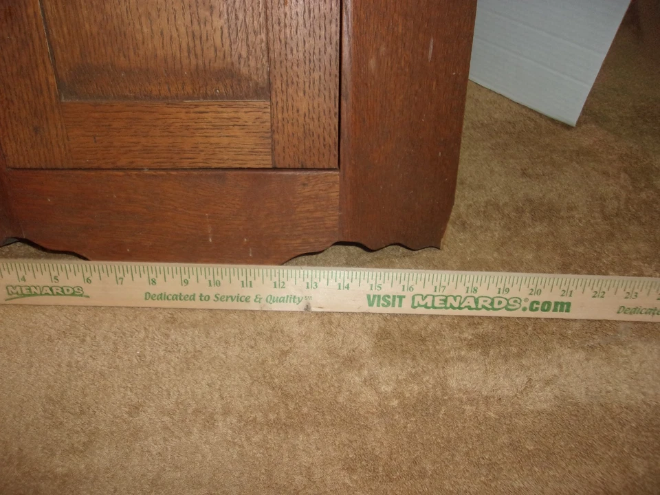 Armario esquinero colgante vintage hecho a mano de roble 25 3/4" de alto Foto 3 de 4