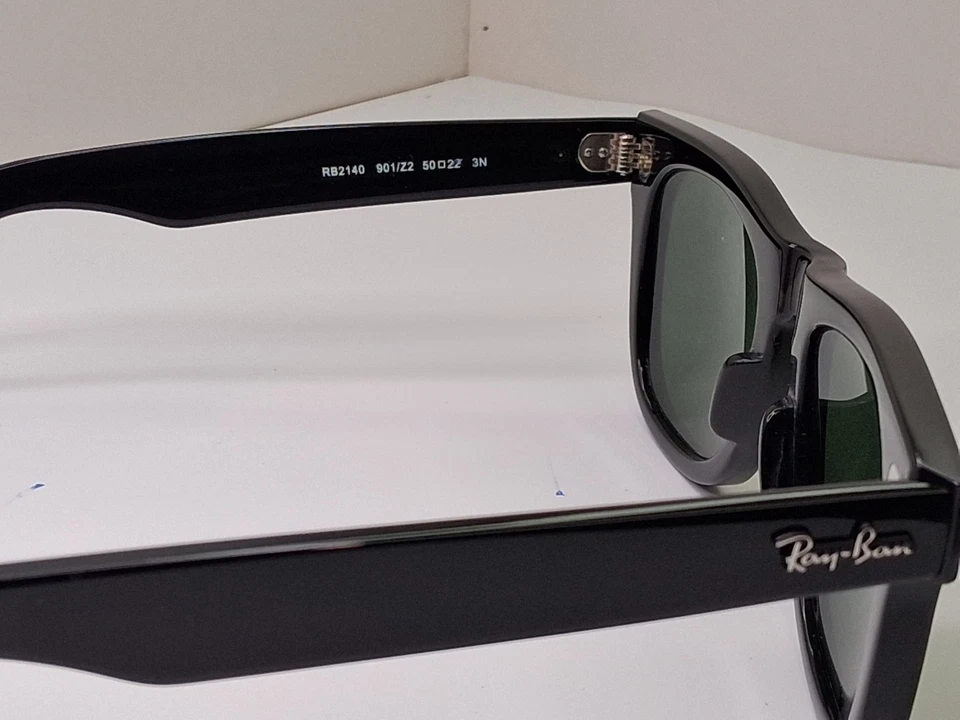 Ray Ban Wayfarers в классических глянцевых черных с зеркальными розовыми линзами. Сделано в Италии - Изображение 3 из 4