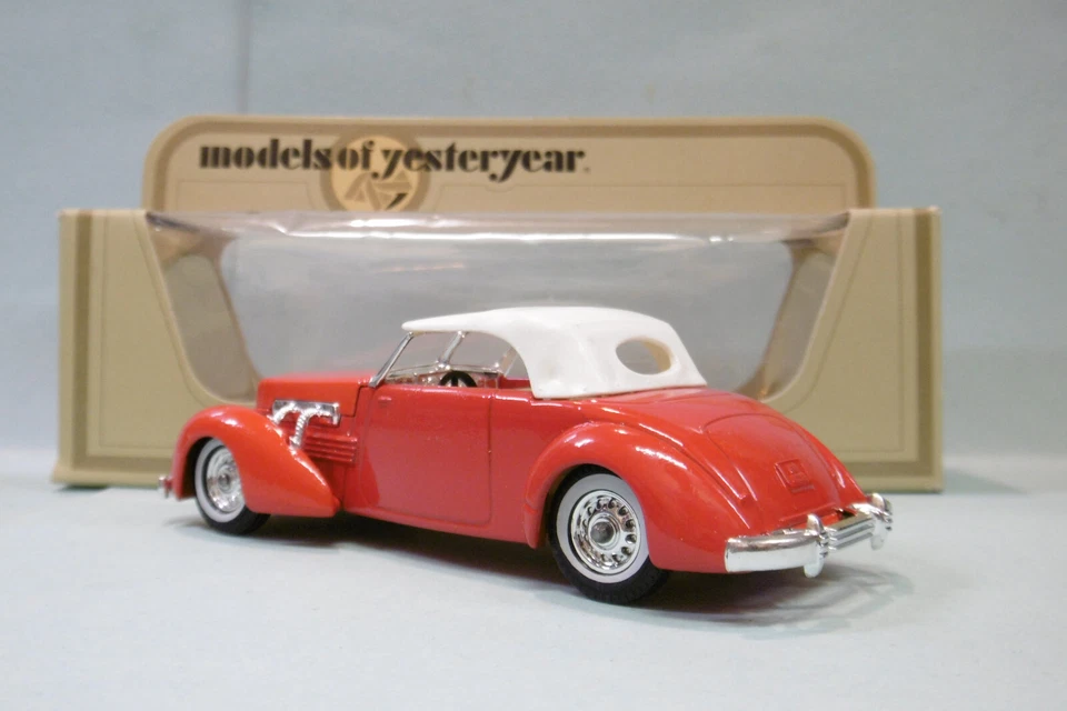 Matchbox - CORD 812 Supercharged 1937 cabriolet rouge réf. Y-18 BO 1/43 - Photo 2/4