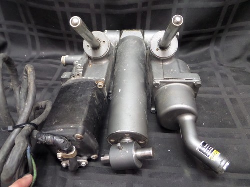 1986 MARINER 60HP 3CYL POWER TRIM ASSY 99659A47 3-RAM 3-WIRE OUTBOARD BOAT MOTOR - Foto 3 di 13