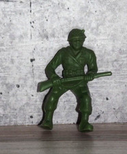VTG LIDO US SOLDIER 60MM GREEN PLASTIC Army Man HOLDING RIFLE B42