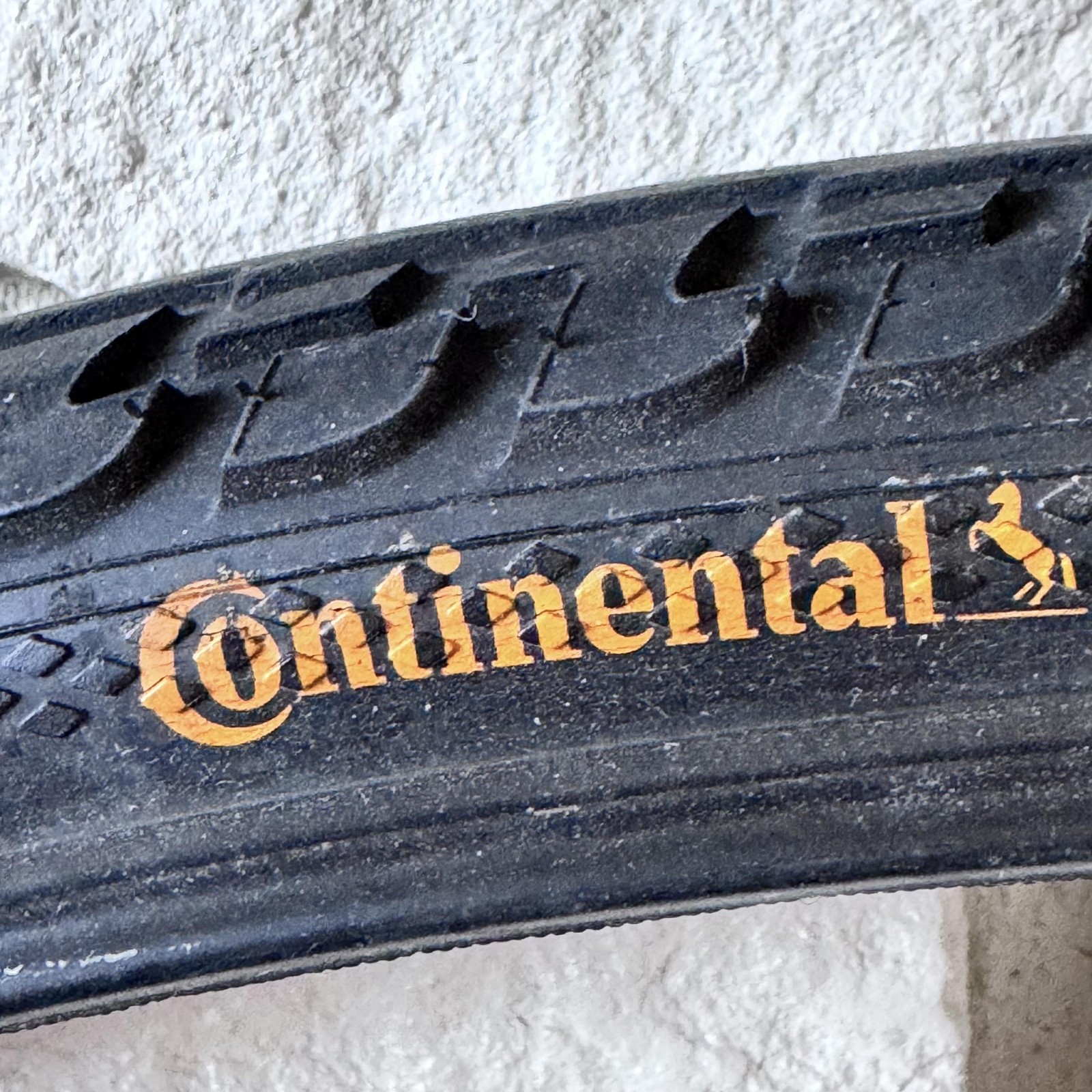 Continental Ride Tour 27x1-1/4 32-630 City Road Bike Tire Black Clincher T01