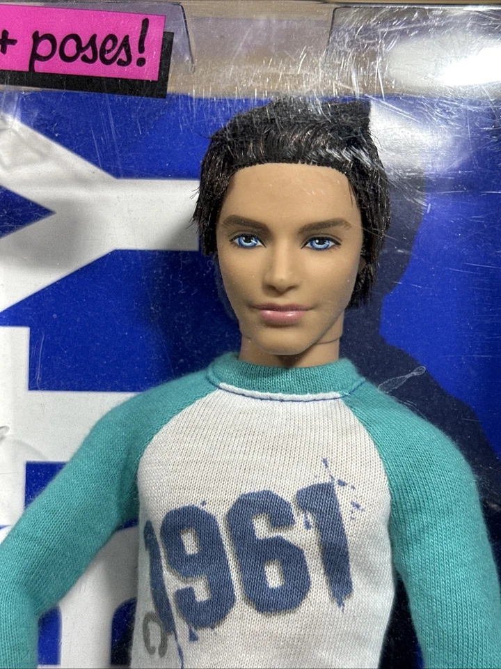 100 多个姿势的 Ken 时尚达人。 美泰版 2010 芭比娃娃 — 第 2/4 张图片