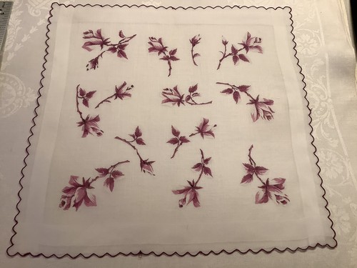 10444🌟Gorgeous Vintage 40s Floral BERRY-WINE Roses Cottage Handkerchief - 第 4/6 張圖片