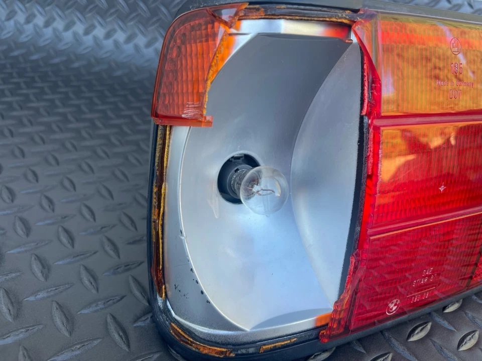 BMW E30 318is 325iX 325e 1984-1993 luz trasera izquierda lámpara lente carcasa OEM Foto 4 de 4