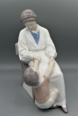 Vintage Bing and Grondahl (B&G #1642) Dickie's Mamma #3039 Free