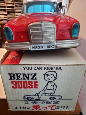 VERY NICE VINTAGE LARGE ICHIKO TIN FRICTION MERCEDES BENZ 300SE