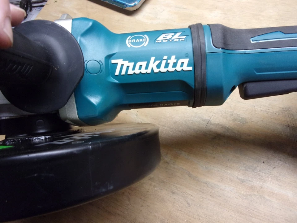 MAKITA 18V(X2=36V) 7" CUTOFF/ANGLE GRINDER (TOOL ONLY) # XAG13 - Image 3 of 4