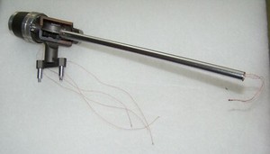 Dual CS 528 Tonarmrohr mit Vertikallager und hochwertiger Neuverkabelung