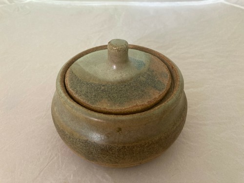 Vintage Handmade Stoneware Lidded Trinket Box / Jewelry Box Signed by Holly - Picture 11 of 12