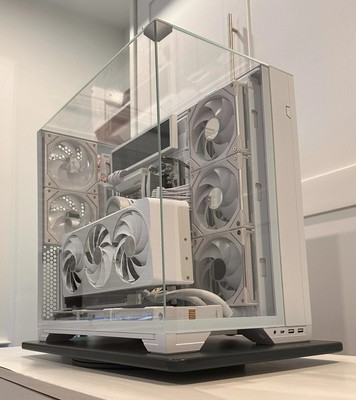  New Gigabyte NVIDIA GeForce RTX 5070 Ti AERO Overclocked w/ AMD Ryzen 7800X3D 