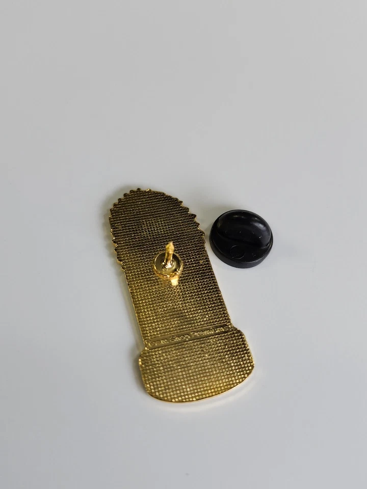 Arizona Diamondbackers 2002 Souvenir Lapel Pin Gold Trophy MLB - Image 3 of 3