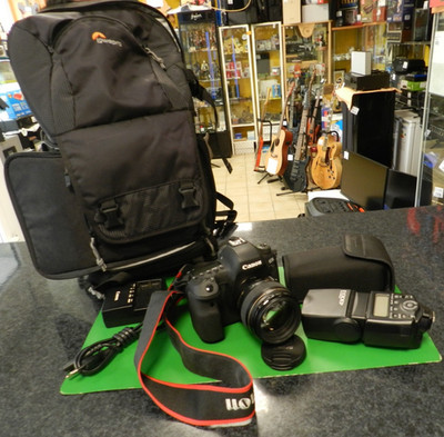 Canon EOS 6D Mark II Digitalkamera mit EF  85 1.8 USM Objektiv und 430EX II