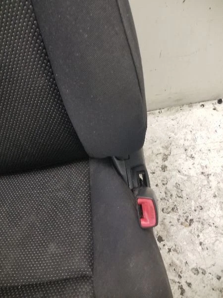 04-05 SCION XB LADO DEL PASAJERO DELANTERO NEGRO FZ96 TELA CUBO ASIENTO MONTAJE Foto 4 de 4