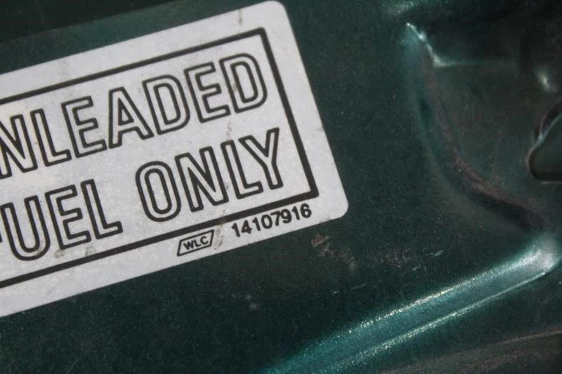 Chevrolet Blazer 1995 1996 1997 puerta de llenado de combustible verde + junta 14107916 Foto 3 de 4