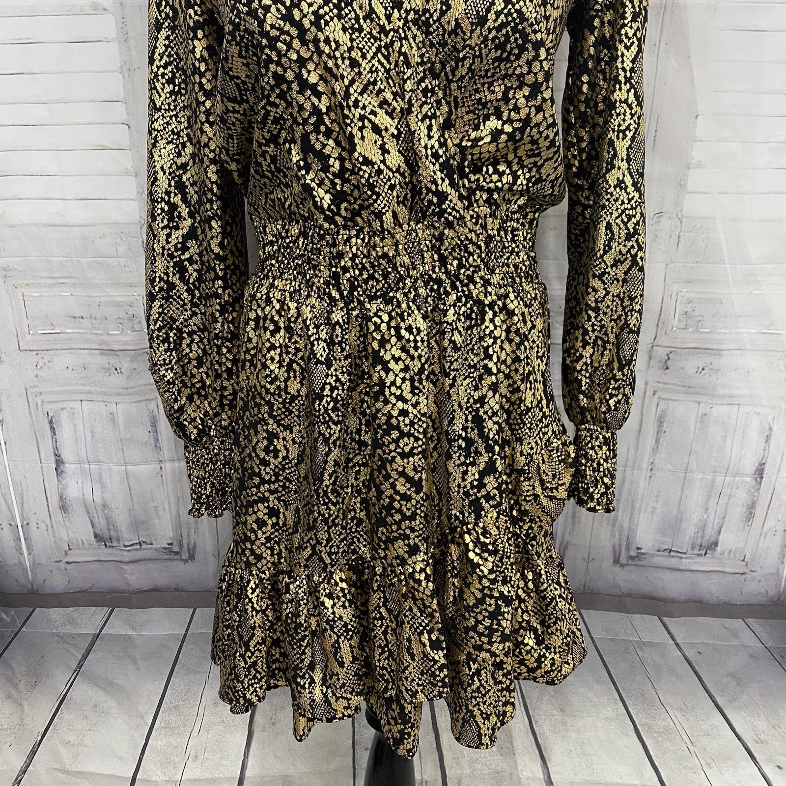 Abito Michael Kors taglia small manica lunga surplice increspato pelle di serpente oro nero B61