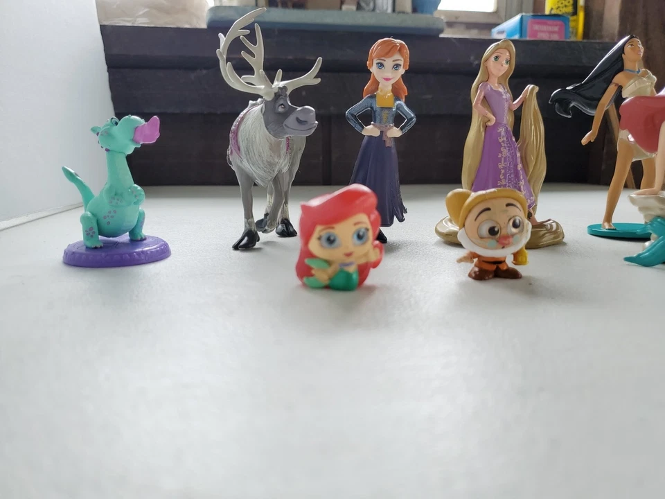 Lote de 8 figuras de princesa Disney Ariel Pocahontas Rapunzel Frozen Foto 2 de 4