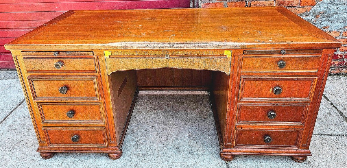 VINTAGE STOW DAVIS UofM LAW SCHOOL DESK 66