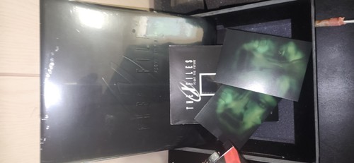 THE X FILES FIGHT THE FUTURE SPECIAL COLLECTOR EDITION VHS BOXED SET - Picture 5 of 5