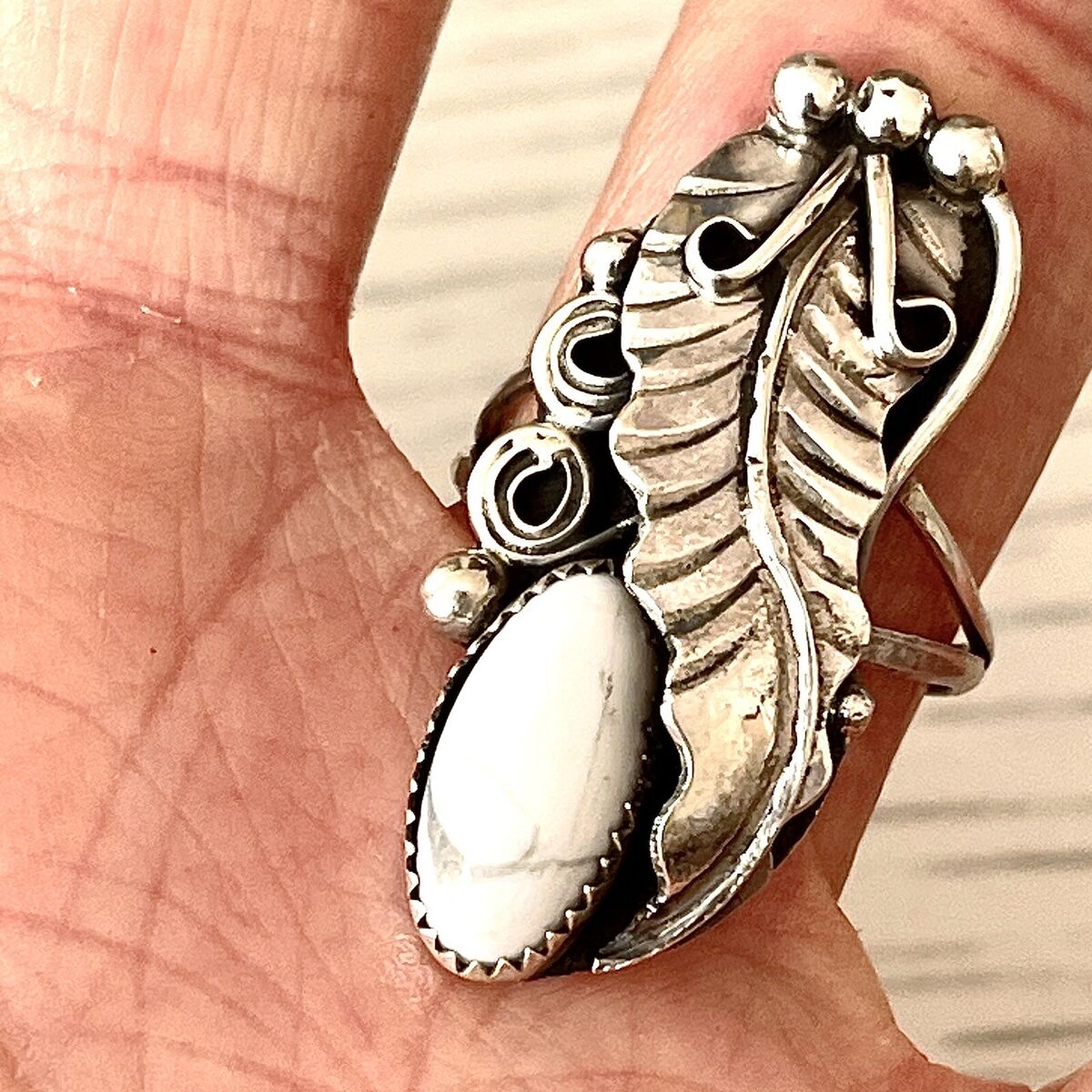 Exceptional Vintage Native American Navajo White Buffalo Mother Of Pearl Silver Huge Ring Exceptional Vintage Native American Navajo White Buffalo Mother Of Pearl Silver Huge Ring