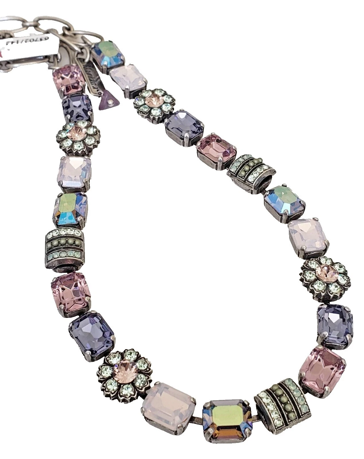 Tenis de cristal Mariana Collares y colgantes hechos a mano