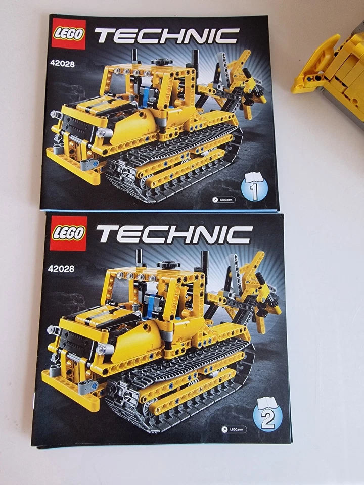 LEGO Technic 42028 Bulldozer, photo 3 of 5