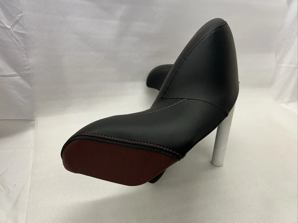 Almohadilla de respaldo de pasajero Tour Pak 2014-2023 Tri-Glide aniversario punto rojo A4 Foto 3 de 4