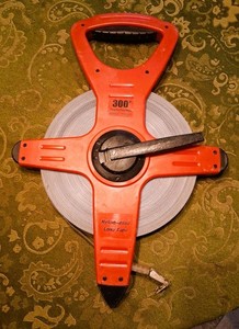 BERGER 300' NYLON-CLAD HIGH-TEMPERED STEEL 82-30080B- USED-GRIP ON HANDLE