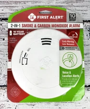 First Alert 1046803 2-IN-1 Smoke & Carbon Monoxide Alarm 10Y Battery VOICE ALERT
