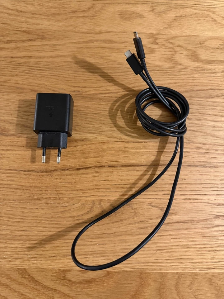 Samsung Galaxy Watch 5 - couleur Graphite - boîte d'origine et chargeur inclus - Photo 4/4