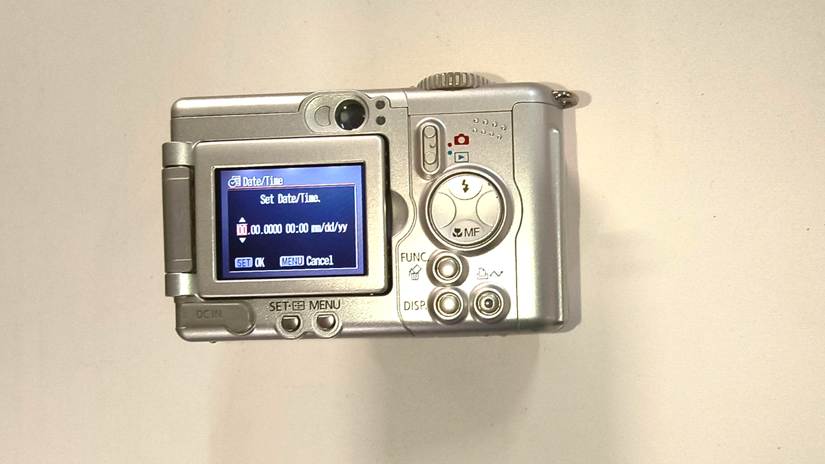 Canon PowerShot A95 5.0メガピクセル Canon PowerShot A95 5.0MP Digital Camera - Silver (Kit w/ Not