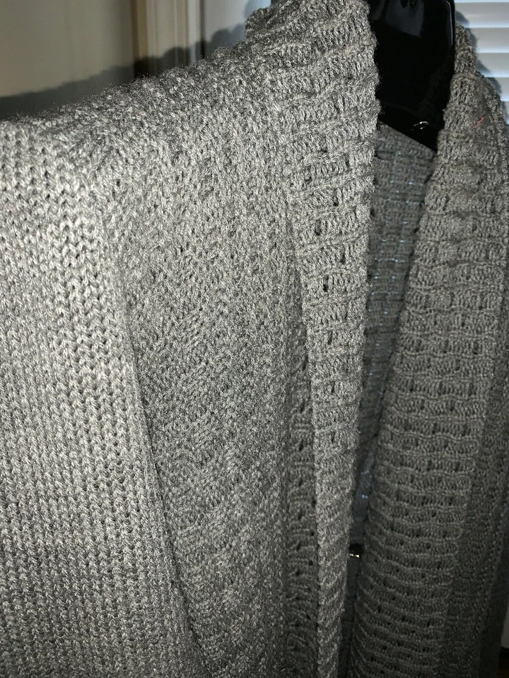 Cárdigan abierto Forever 21 largo tejido con cable gris plateado suéter para mujer talla grande Foto 4 de 4